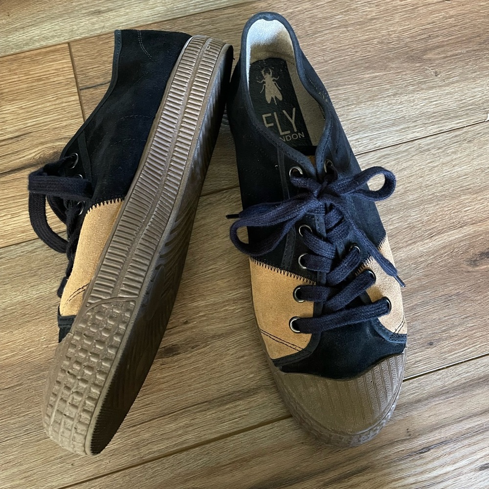 Like new Mens 11.5 Fly London Leather Black and Tan Shoes Sneakers